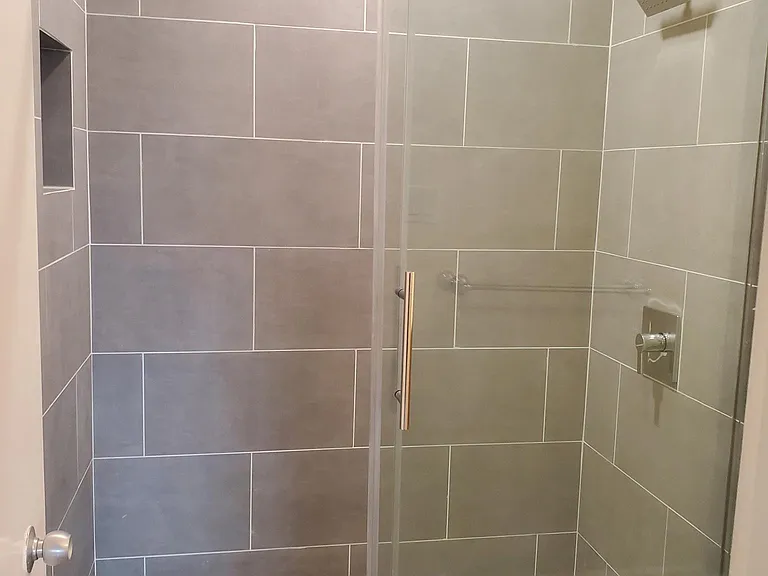 581 Merritt Ave — Photo 12