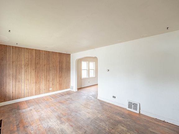2nd image of 3434 N Octavia Ave