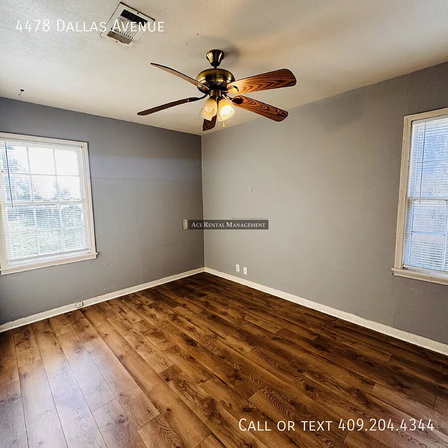 2 Bedroom | 1 Bathroom Single Family Home located in the North end of Beaumont, TX is waiting for... — Photo 2