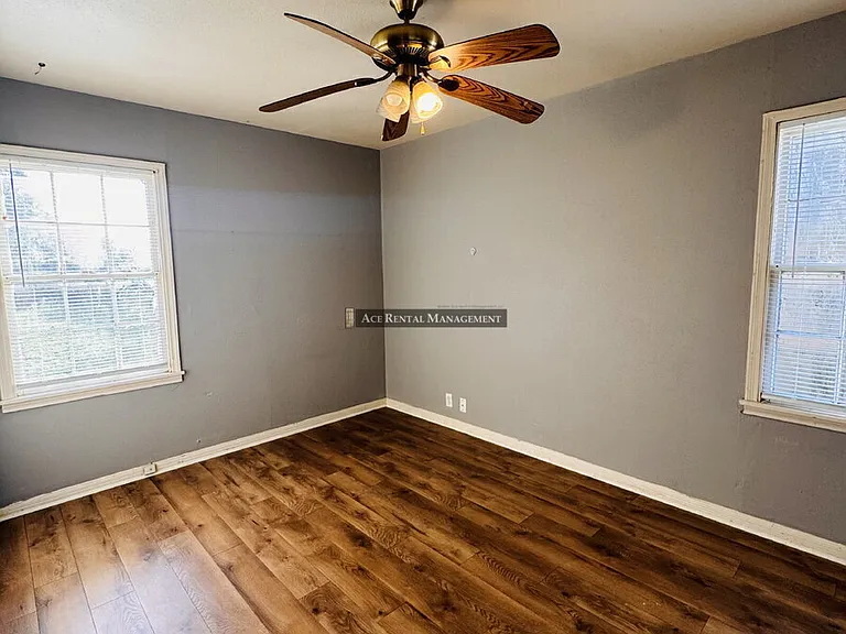 4478 Dallas Ave — Photo 2