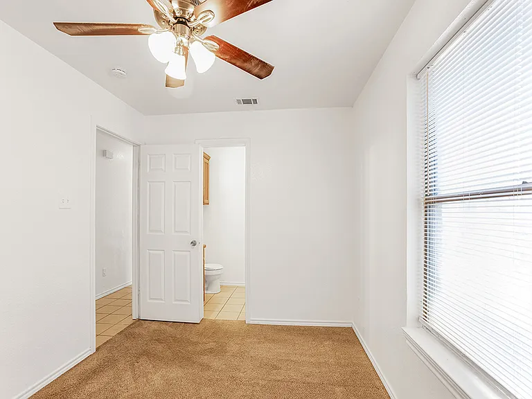 315 Isbell Rd — Photo 16