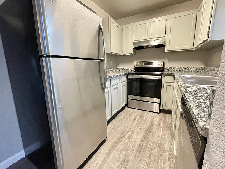 219 N Race St #B — Photo 3