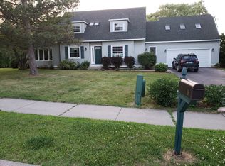 16 Dubois Dr, S Burlington, VT 05403