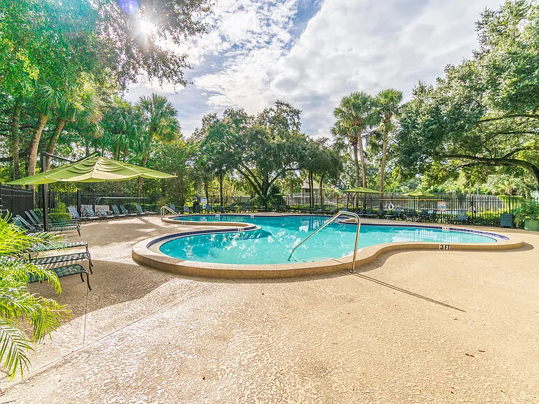 Laurel Oaks — Photo 19