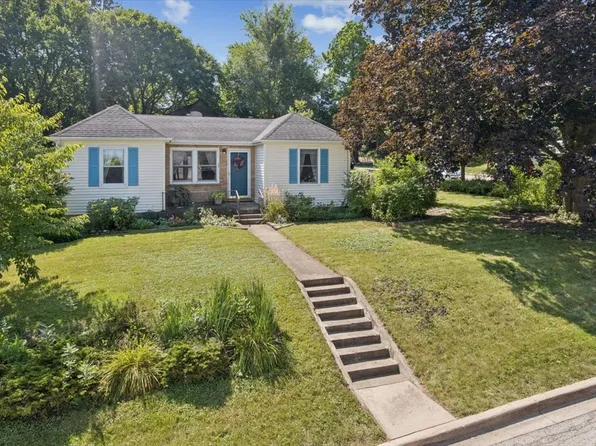 25 Mosedale St, St Charles, IL 60174