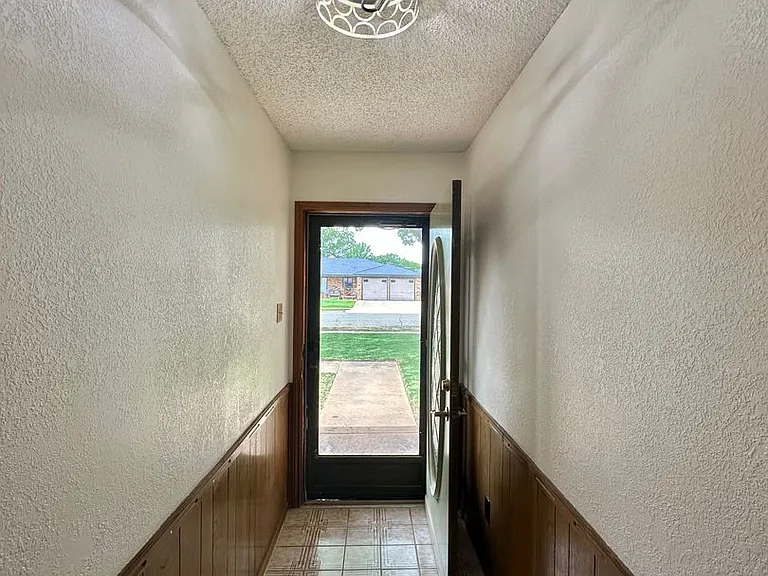 510 N Gardner Ave — Photo 7
