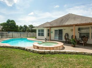 705 Summerwood Dr, Arlington, TX 76017