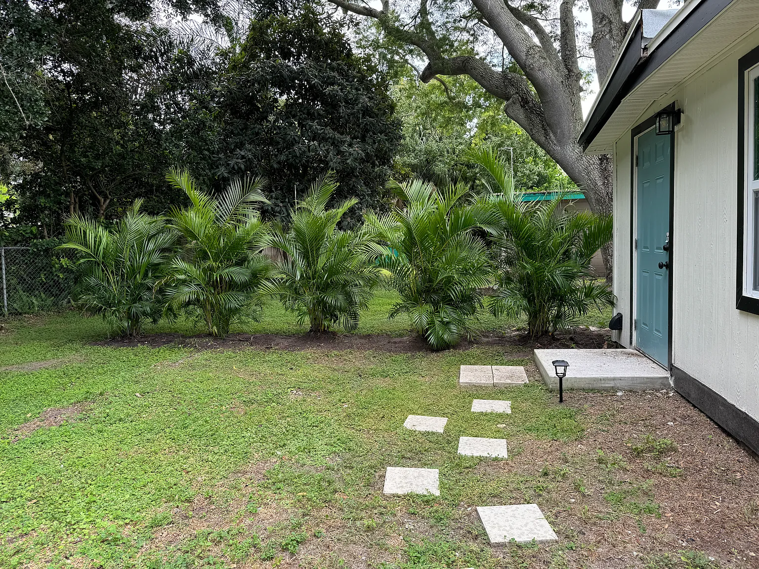 1076 Philippe Pkwy — Photo 1