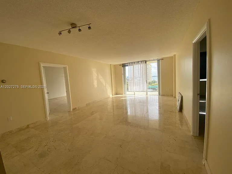 11111 Biscayne Blvd #8F — Photo 9