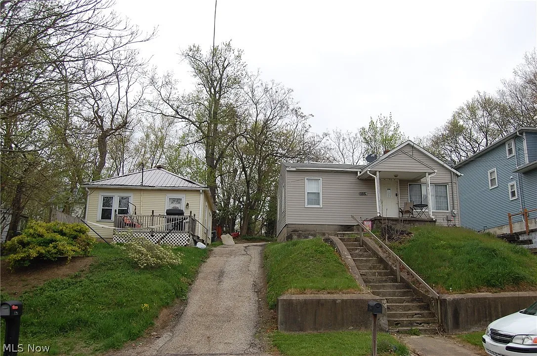 155 Fernwood Ave photo 1