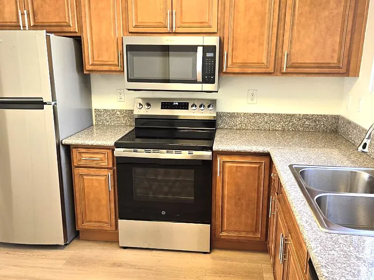 140 N Berendo St #2 — Photo 7