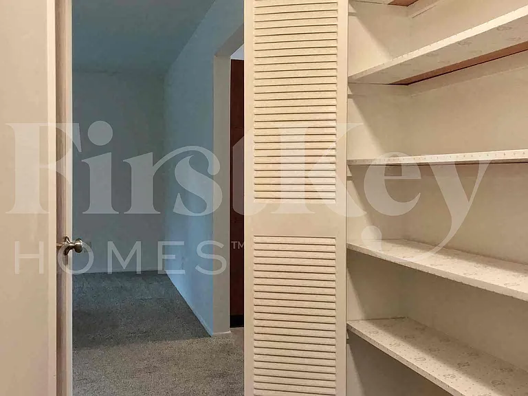 1222 Meadowbright Ln — Photo 5