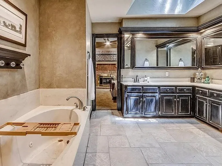 1408 Fox View Ct — Photo 17