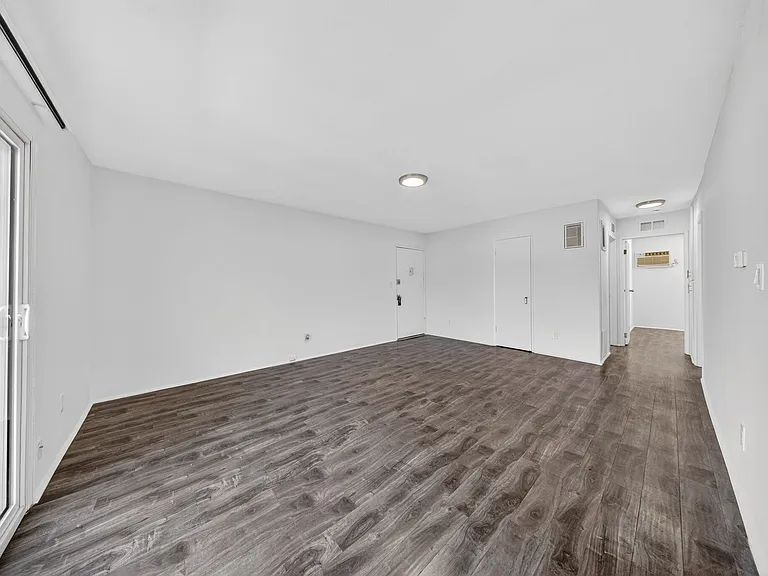 10736 Magnolia Blvd — Photo 9