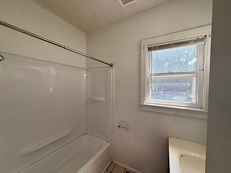 520 Oak St #1 — Photo 11