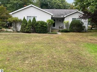 441 Lakewood Dr, East Tawas, MI 48730