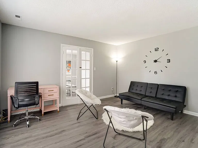 9501 Pondside Ln — Photo 22