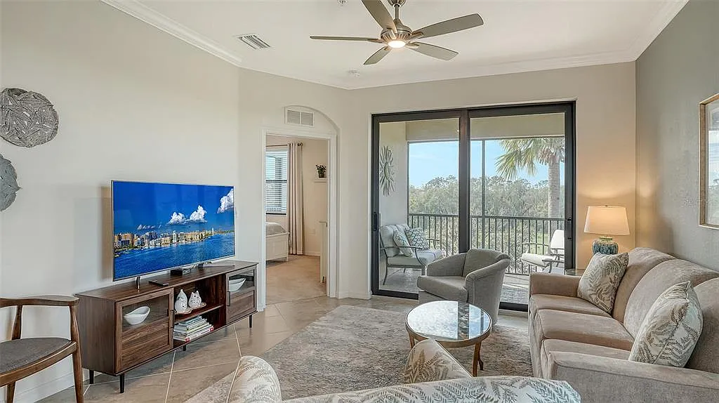 3 bed, 2.0 bath, 1286 sqft, $3,000 — Photo 4