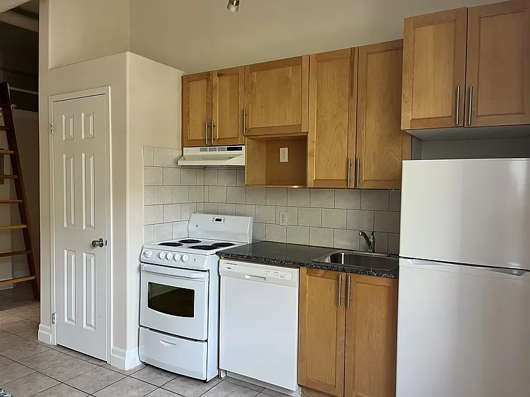 1254 Hollis St — Photo 10