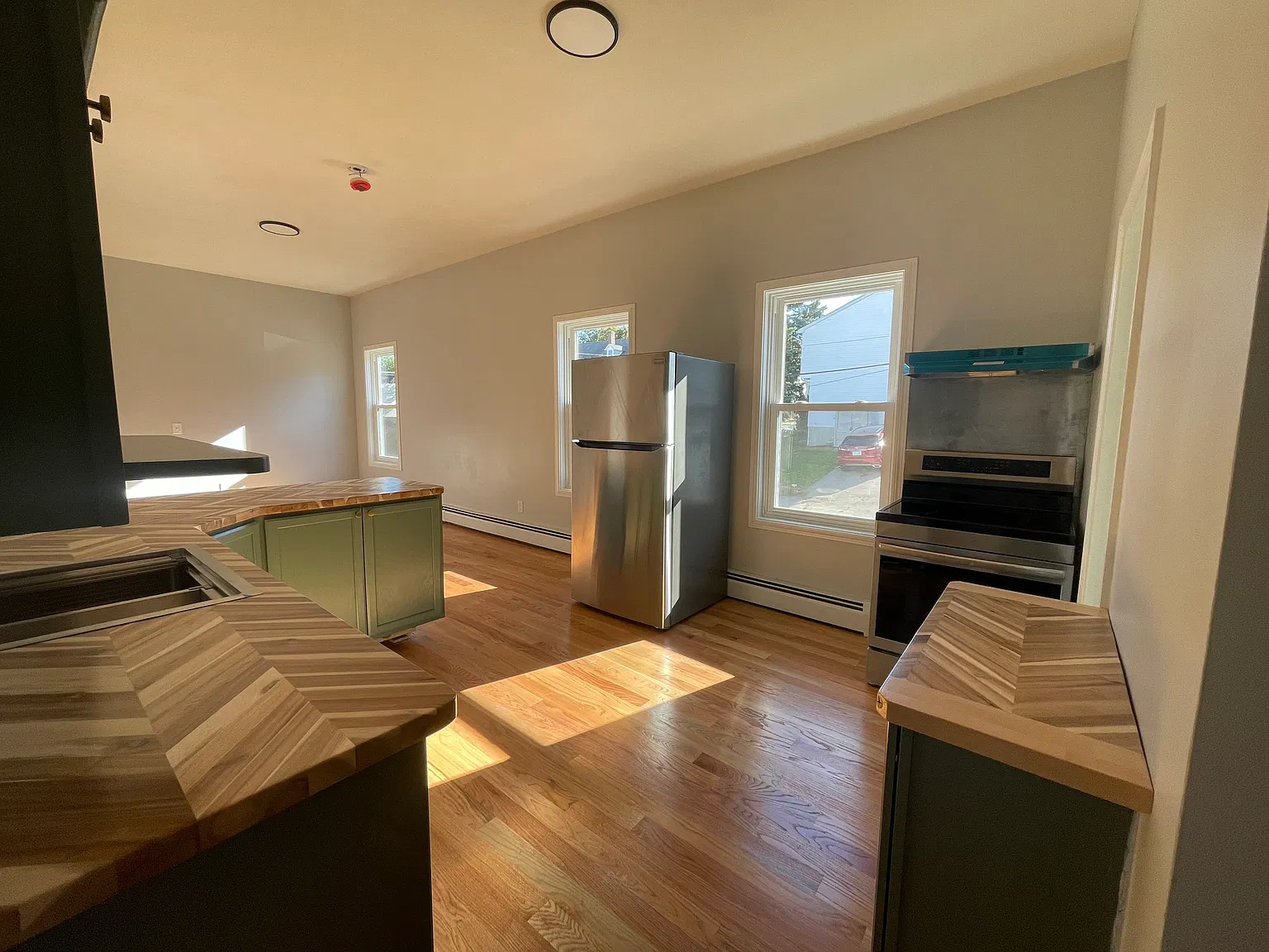 Studio, 425 sqft, $1,325 — Photo 2