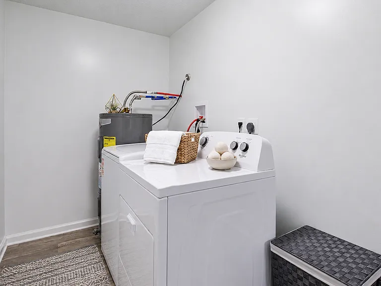 Cedar Hill Apartments — Photo 6