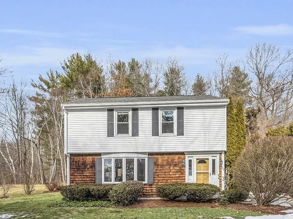 160 Lakeview Ave, Tyngsboro, MA 01879