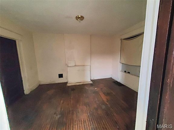 4th image of 3915 Greer Ave
