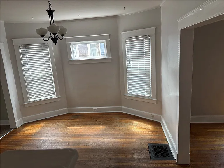 27 1/2 Euclid Ave — Photo 13