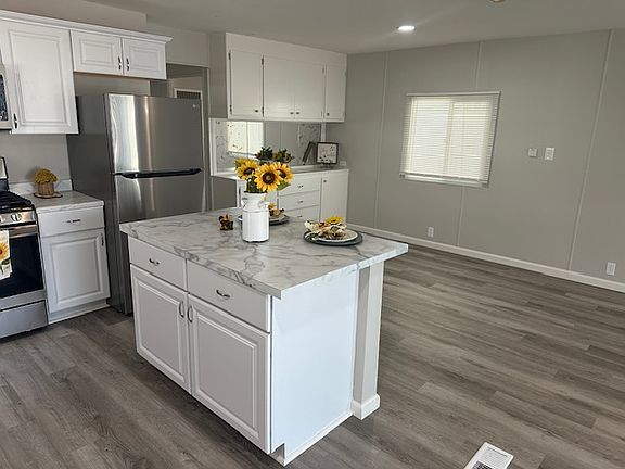 4th image of 880 N Lake St Space 86