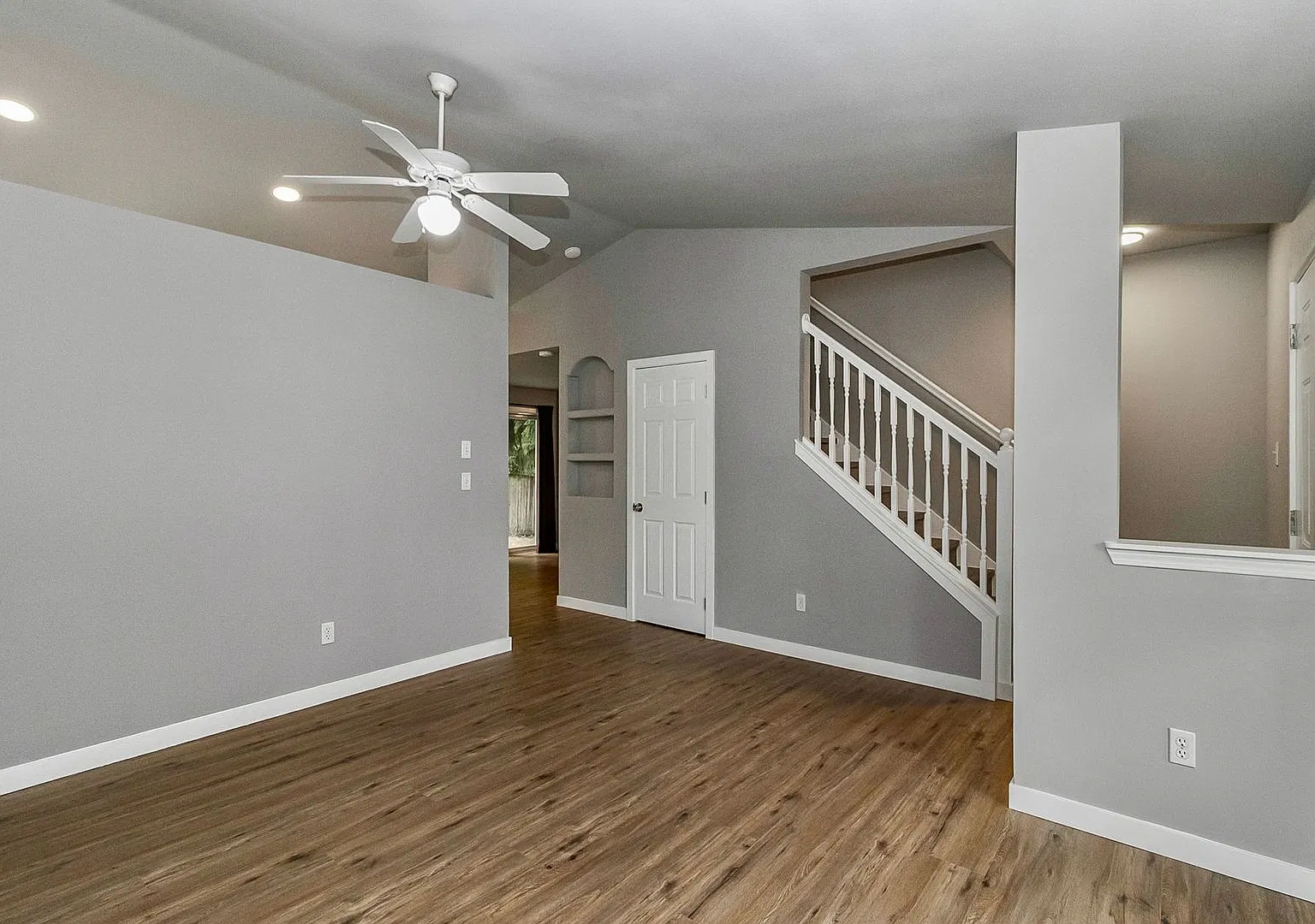 Beautifully Updated 3-Bedroom Home in Silver Lake! — Photo 3