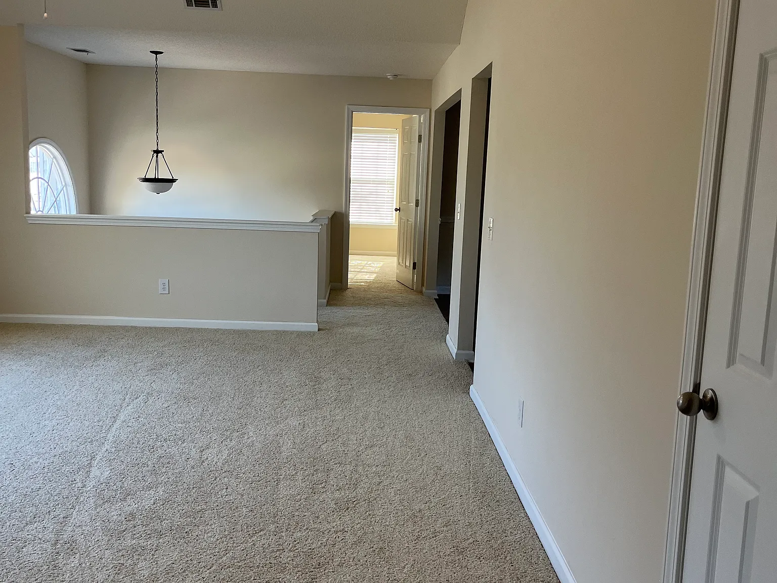 4 bed, 2.5 bath, 1985 sqft, $2,015 — Photo 3
