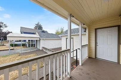 908 SE Shelton St — Photo 1