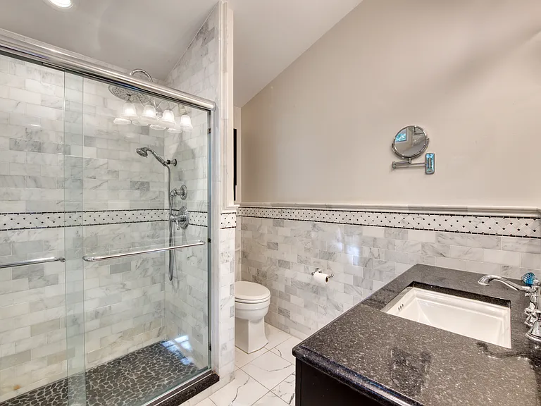 15 Maple St — Photo 13