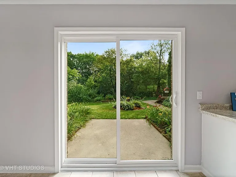 450 Valley Dr #101 — Photo 6