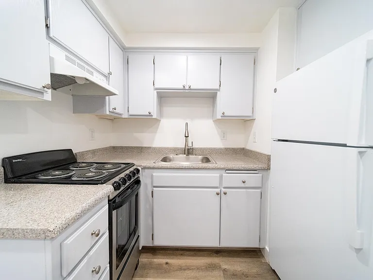 Heritage Park Apartments 55+ Community — Photo 11
