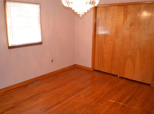 225 Locust St, Albion, IL 62806