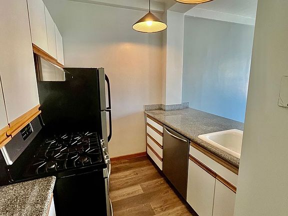 4th image of 2415 Van Ness Ave APT 503