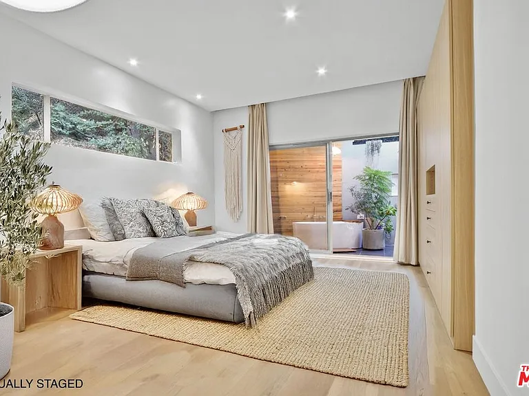 7326 Pacific View Dr — Photo 4