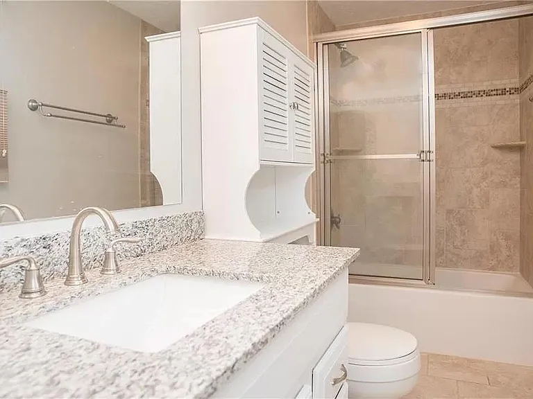 485 W Walnut St — Photo 9