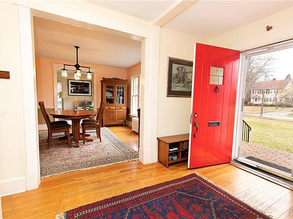 4th image of 319 Edgemeer Pl