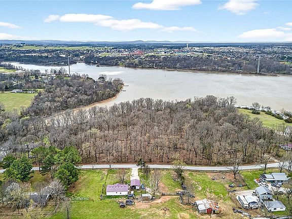 4th image of E Lake Rd