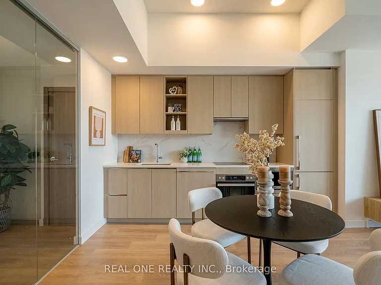 25 McMahon Dr #503 — Photo 3