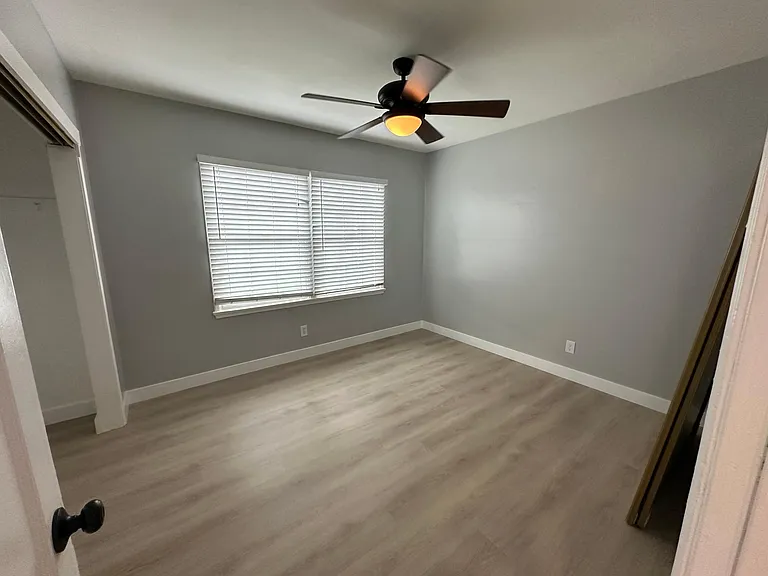 2243 Clark Ave — Photo 16