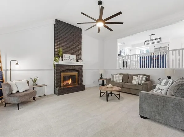 1226 E Jamestown Dr, Olathe, KS 66062