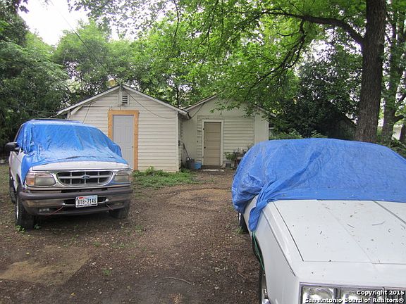 5th image of 2321 E Houston St