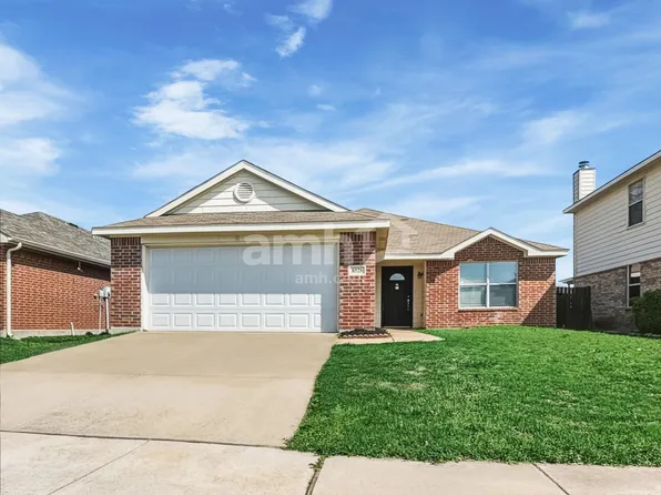 8528 Hawkview Dr, Fort Worth, TX 76179