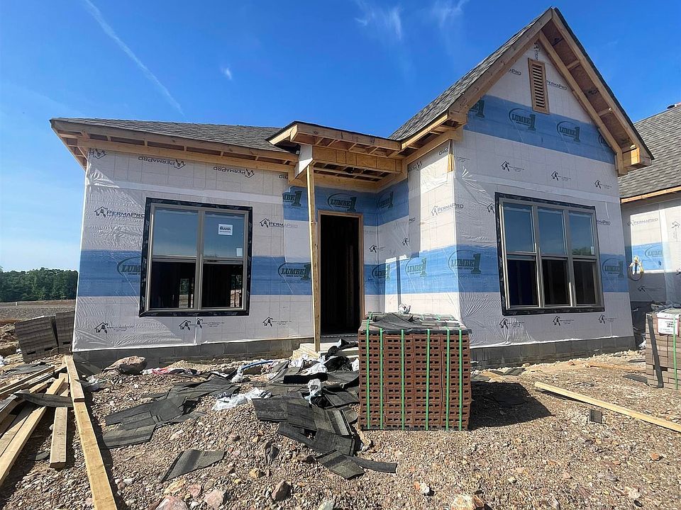 2nd image of 117 Edgewood Cir