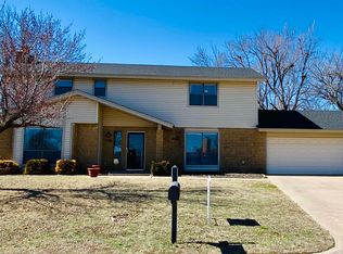 1908 Country Club Dr, Enid, OK 73703