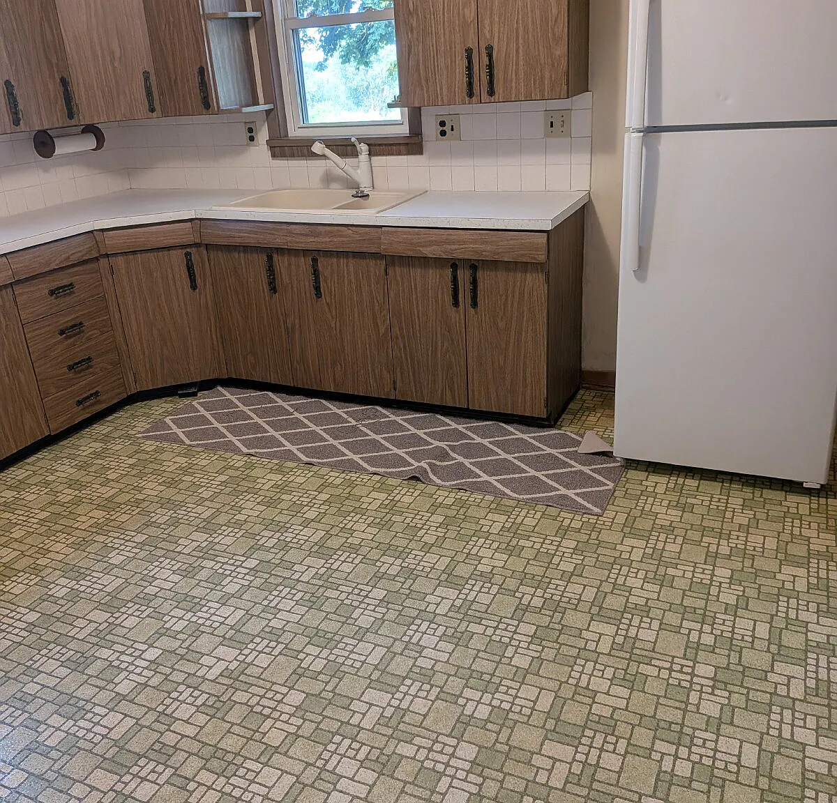 2 bed, 1.0 bath, 1488 sqft, $1,000 — Photo 1