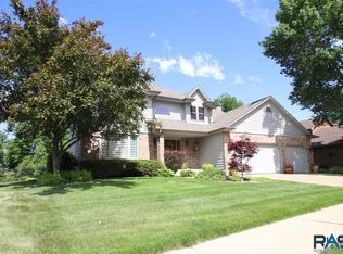 4801 S Quail Run Ave, Sioux Falls, SD 57105